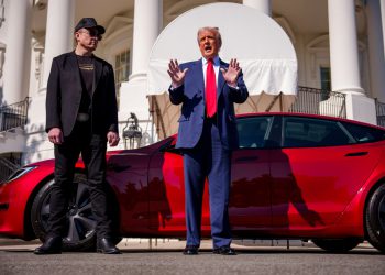 Tesla Culls vrhunski rukovoditelji nakon višemjesečnog previranja i prodajnog pada