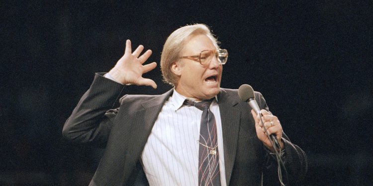 Tevangelist Jimmy Swaggart, čije je ministarstvo srušilo skandale s prostitucijom, umire u 90
