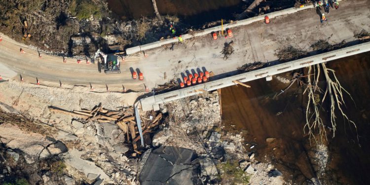 Texas Poplava najnovija ažuriranja: Broj smrtnih slučajeva nadmašuje 120 kao Trump i Melania na devastaciju obilaska “jednom u 200-godišnjem događaju”