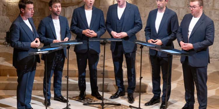 The King’s Singers u prepunom atriju Kneževa dvora održali koncert Anđeli i demoni.