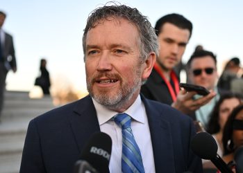 Thomas Massie poziva na subnice protiv imanja Jeffrey Epstein