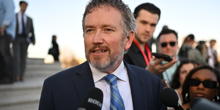 Thomas Massie poziva na subnice protiv imanja Jeffrey Epstein