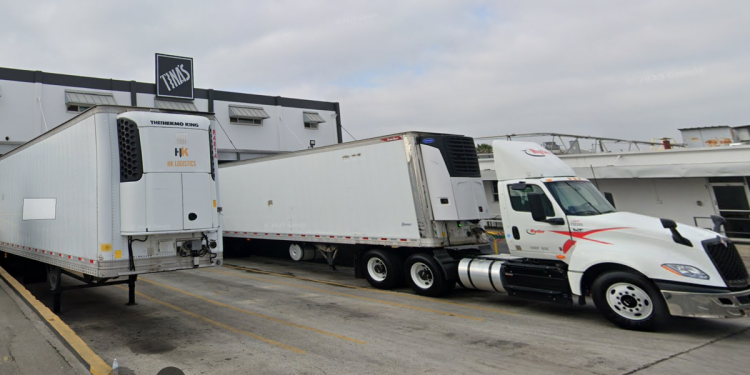 Tinejdžer umire nakon što je pao u brusilicu mesa u tvornici prerade hrane u Kaliforniji