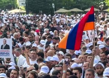 Tisuće marša u Erevanu do slobodnog zatvorenog rusko-armenskih biznismena (videozapisi)-RT Rusija i bivši Sovjetski Savez