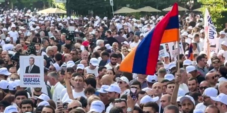 Tisuće marša u Erevanu do slobodnog zatvorenog rusko-armenskih biznismena (videozapisi)-RT Rusija i bivši Sovjetski Savez