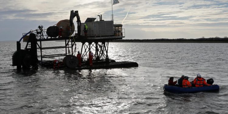 Tko stvarno upravlja internetom? Meta i Google polažu tisuće kilometara kabela ispod mora