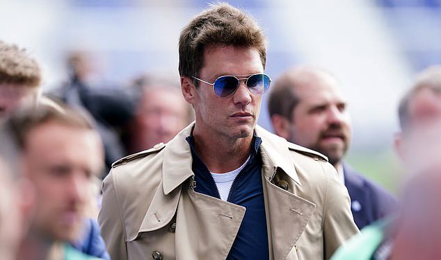 Tom Brady udara u ‘radnu etiku’ Waynea Rooneyja u zadivljujućim zakulisnim snimkama, jer NFL Icon dijeli ‘lackadaisical’ strah tijekom osuđene čarolije u Birminghamu u Birmingham City