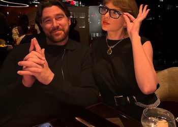 Travis Kelce nudi rijedak pogled na Taylor Swift Romance u intimnim slikama njihovih ‘izvansezonskih avantura’