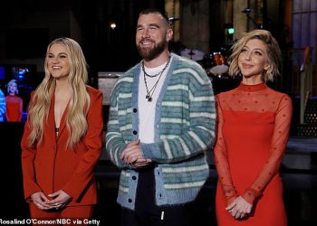 Travis Kelce urnebesno priznaje o SNL tablici čitaj