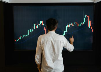 Trgovinski dogovor SAD-a i EU podupire azijska tržišta, euro jača prema dolaru