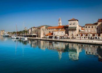 Trogirsko kulturno ljeto u punom zamahu: od mode, kazališta, jazza do gala koncerta – nikad bogatiji program osvaja i drugo poluvrijeme srpnja!