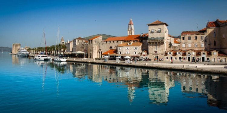 Trogirsko kulturno ljeto u punom zamahu: od mode, kazališta, jazza do gala koncerta – nikad bogatiji program osvaja i drugo poluvrijeme srpnja!