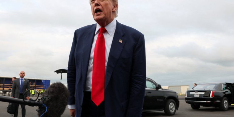 Trump Ducks Maxwell oprosti pitanje dok demokrati traže ‘rođendansku knjigu’ s imanja Epstein: Live