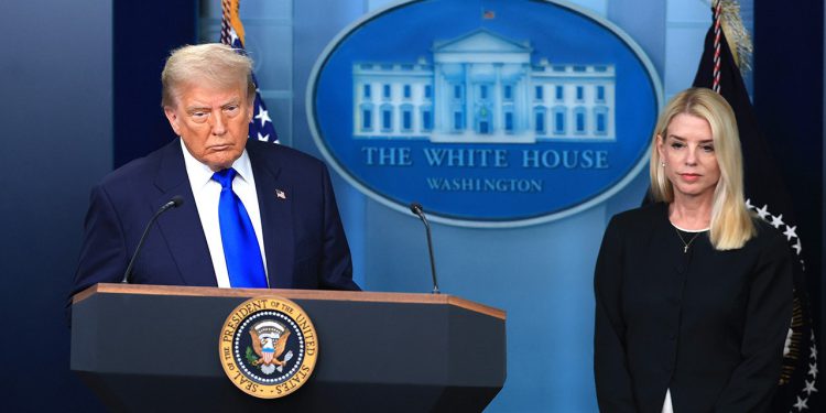 Trump brani Ag Pam Bondi uslijed rastućih kritika zbog Jeffrey Epstein Files