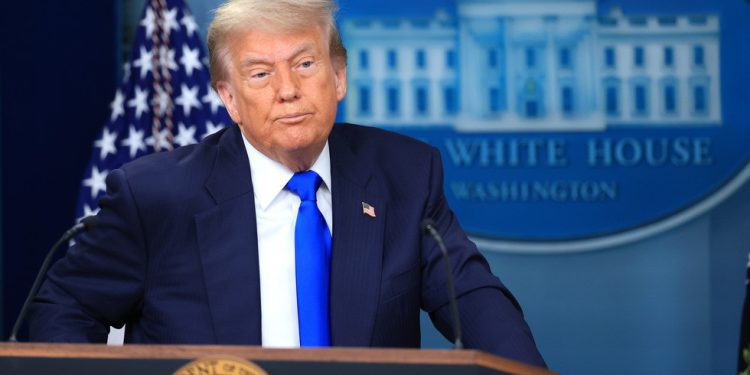 Trump gleda novi paket pomoći za Ukrajinu – CBS – RT World News