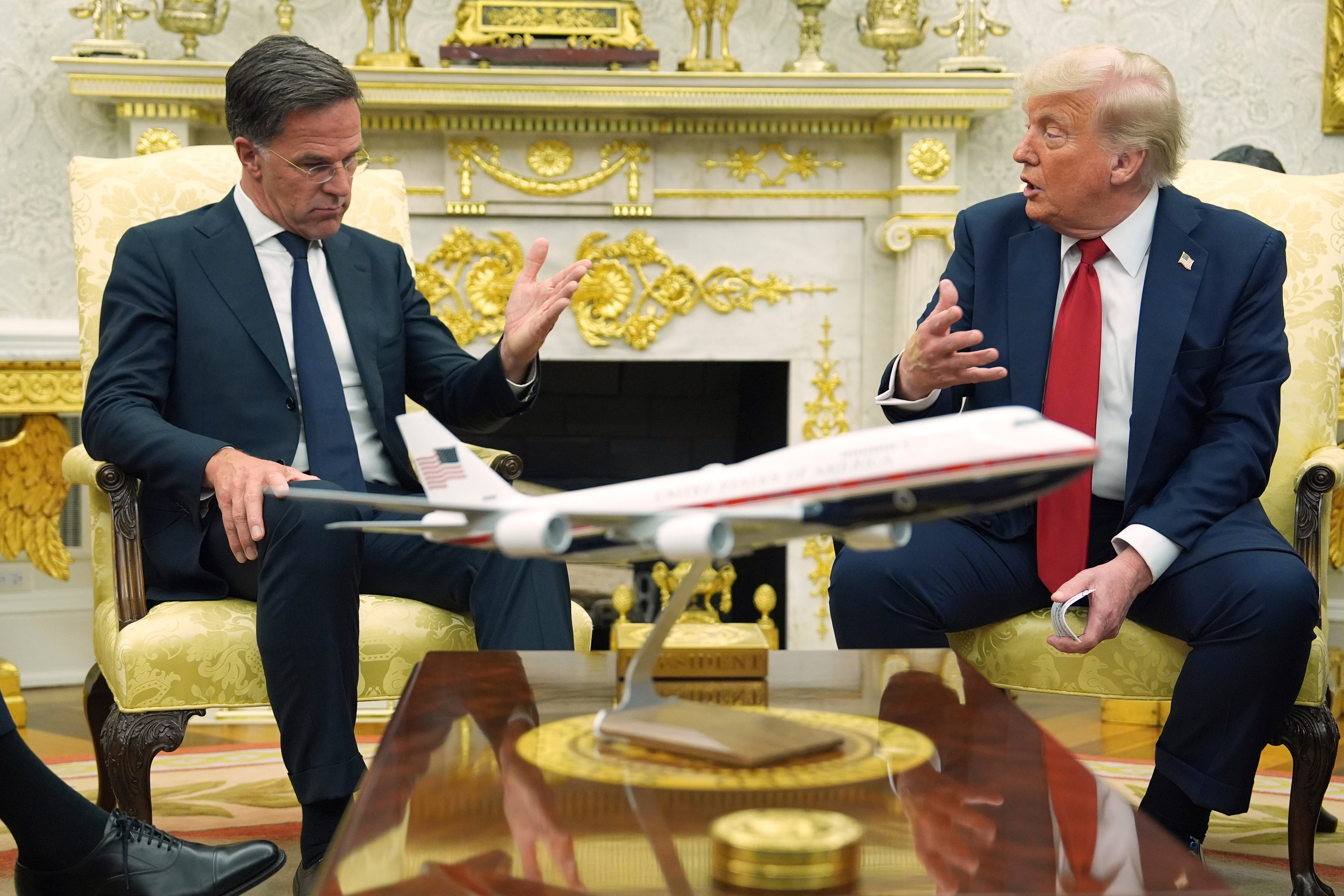 Donald Trump sastaje se generalnog tajnika NATO -a Marka Ruttea u Ovalnom uredu Bijele kuće, ponedjeljak, 14. srpnja 2025