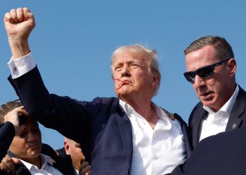 Trump je bio toliko krvav nakon pokušaja atentata da je osoblje mislilo da je upucan više puta, tvrdi Book