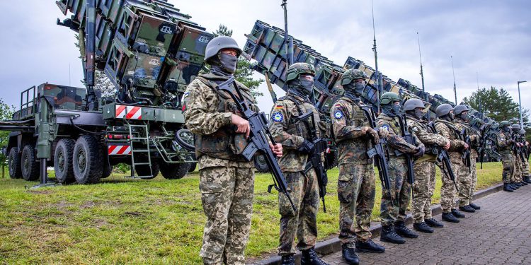 Trump kaže da Putin ‘lijepo govori, a zatim bombardira sve’ dok mi šaljemo rakete Patriot u Ukrajinu