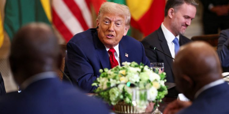 Trump kaže da ‘nije razmišljao o tome tko je otišao iza leđa kako bi zaustavio isporuku Ukrajinskog oružja