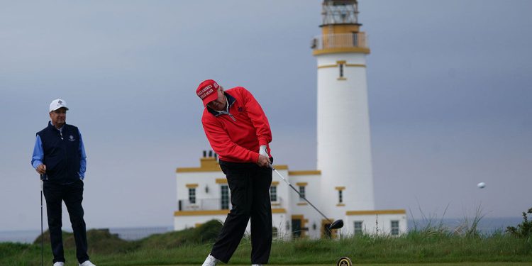 Trump posjećuje golf odmarališta u Škotskoj, dok napreduje u američkom UK trgovinskom sporazumu