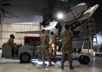 Trump razmatra isporučiti Ukrajini razorne krstareće rakete JASSM