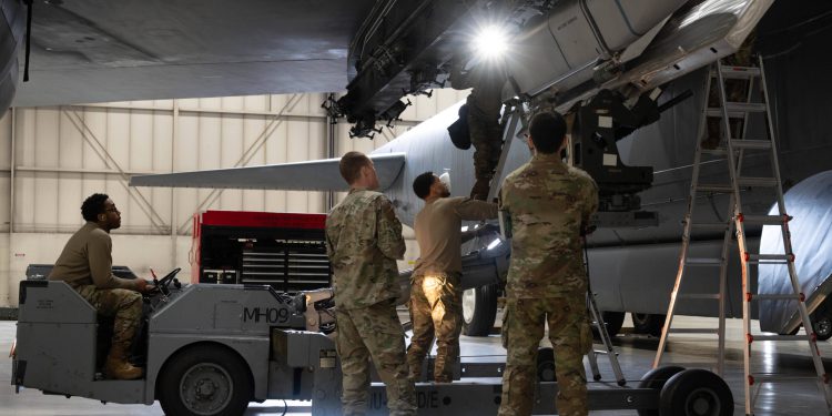 Trump razmatra isporučiti Ukrajini razorne krstareće rakete JASSM