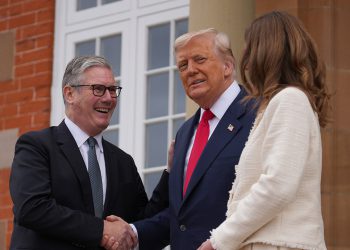 Trump u Škotskoj hvali Starmerovo imigracijsko stajalište kao “fantastičnu stvar”