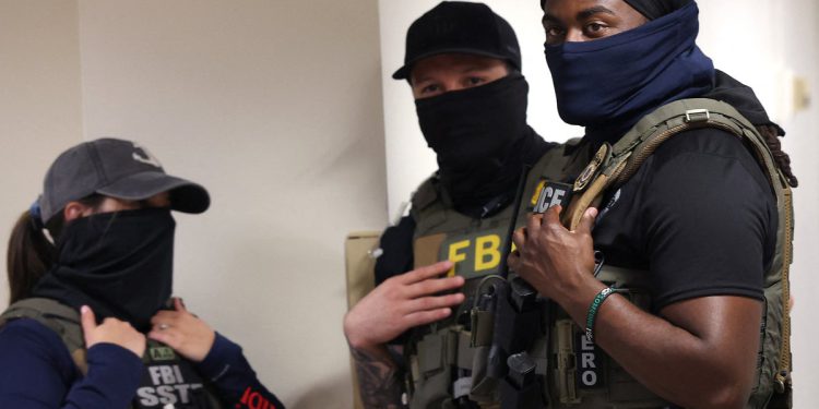 Trump želi 10.000 više agenata za deportaciju. Stručnjaci kažu da je to nemoguć cilj – i opasan