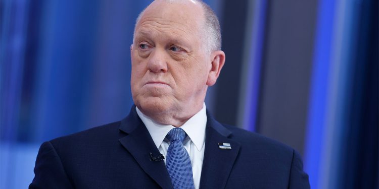 Trumpov granični car Tom Homan vraća se u Heckler tijekom vatrenog govora