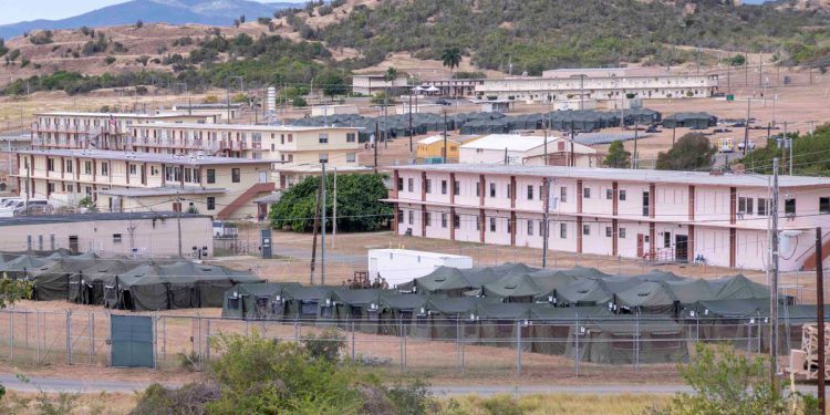 Trumpova administracija drži imigrante iz 26 zemalja u zaljevu Guantánamo