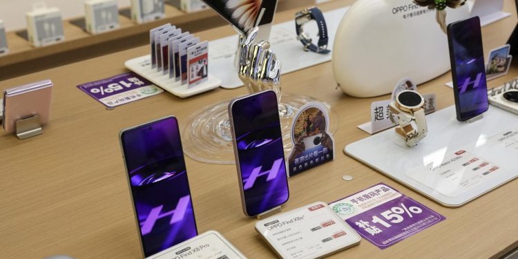 Tržište smartfona raste, ali ne prema planu: Samsung u uzletu, Apple u problemima u Kini