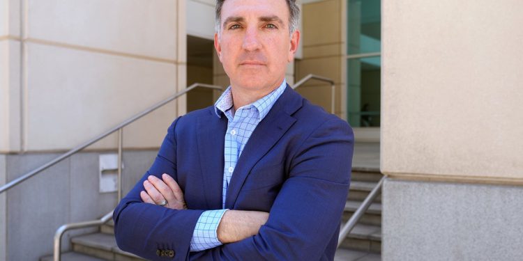 Tužitelj koji je postupao s visokim slučajevima nereda kapitola tuži vladu zbog njegovog pucanja