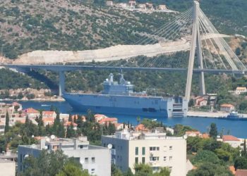 U Dubrovnik pristao francuski nosač helikoptera