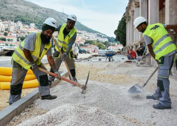 U Hrvatskoj trenutno radi skoro 100 tisuća stranaca, evo koliko ih je na jugu države
