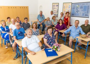 U ISTIM KLUPAMA NAKON 50 GODINA Poznati Dubrovčani prigodnim druženjem proslavili obljetnicu gimnazijske mature