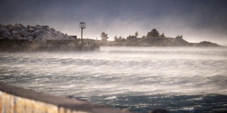 U Kanici kod Rogoznice šokantan prizor nakon nevremena. Mještani očajni, turisti se žale, neki i odlaze