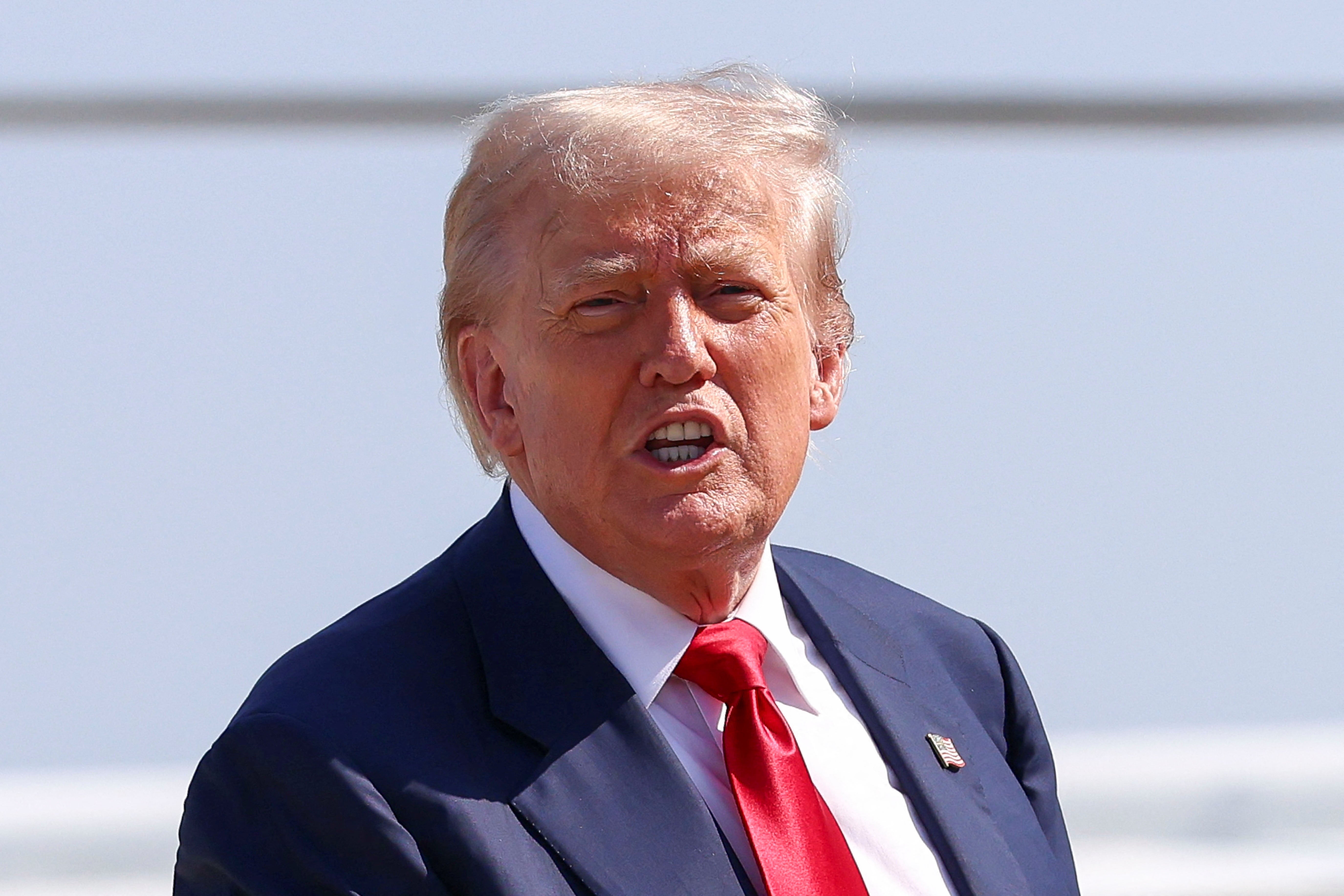 Trump je u petak rekao dok je imao ovlasti oprostiti Maxwell da ga nije razmatrao