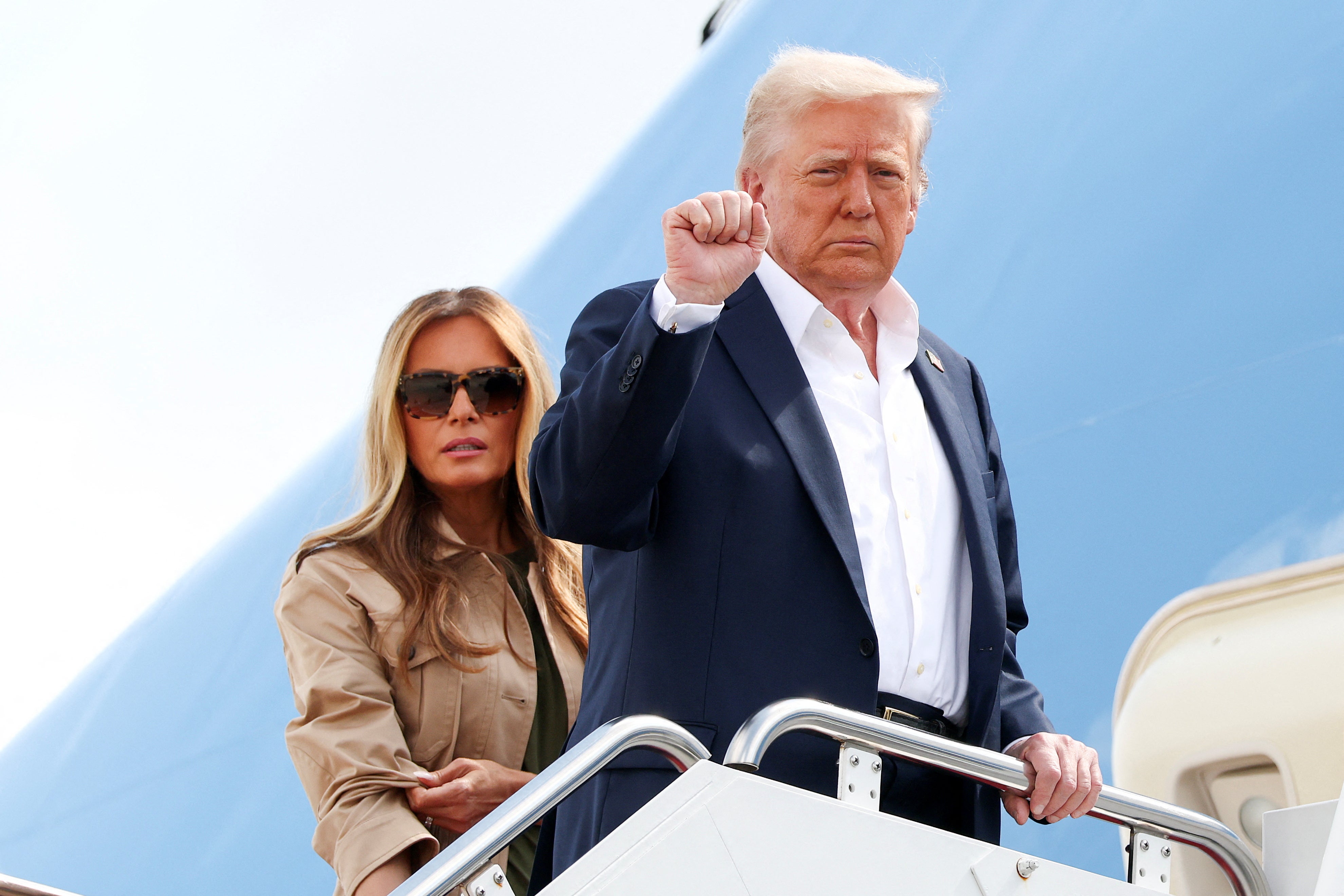 Predsjednik Donald Trump (na slici Upravljački zrakoplovstvo One s Melanijom na putu za poplave u Teksasu u petak) upozorio je: 