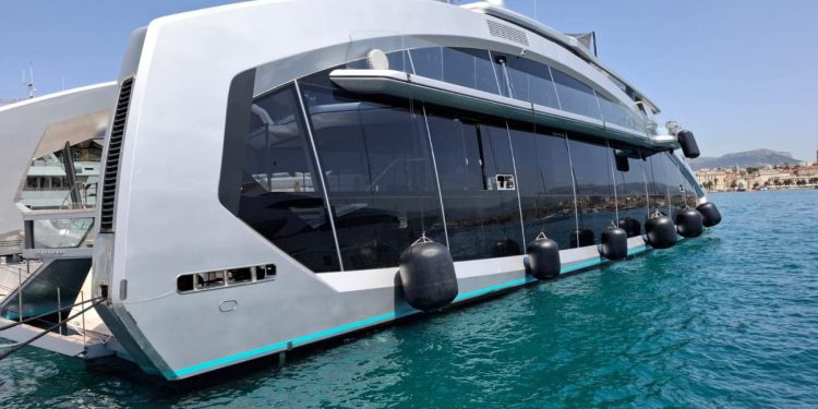 U Splitu je trenutno jahta čiji tjedni najam iznosi 350 tisuća eura