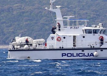 U pomorskoj nesreći kod otočića Sutvara u blizni Lumbarde jedna teže ozljeđena osoba
