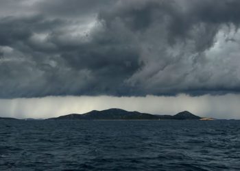 U ponedjeljak izraženi pljuskovi, grmljavina i olujni vjetar