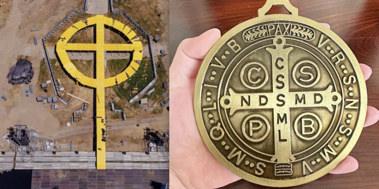 U srcu pozornice križ svetog Benedikta: Što znači križ od kojeg se Thompson ne odvaja?