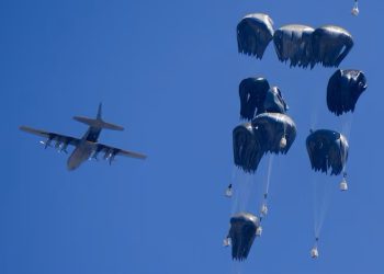 UAE i Jordan iz aviona bacaju humanitarnu pomoć u Gazu