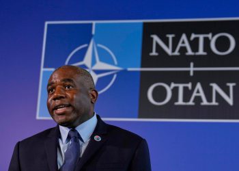 UK Ministar vanjskih poslova posjećuje Siriju, obnavljajući veze nakon 14 godina sukoba