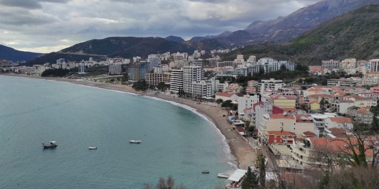 Ubio brata i njegova sina, a onda sjeo u kafić