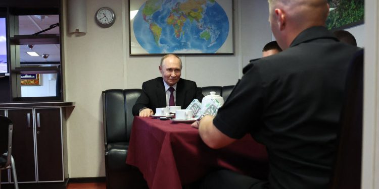 Ukrajina Ruska rat Live: Putin otkazuje proslave mornarice dok Kiyiv udara u blizini Sankt Peterburga