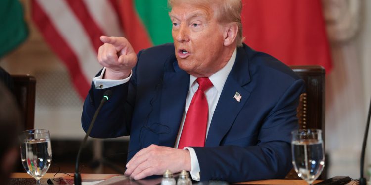 Ukrajinsko-rusko rat najnovije: Trump Strikes dogovori opskrbu oružjem Ukrajini putem NATO-a