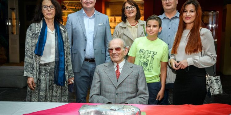 Umro je Ante Beban, posljednji zlarinski koraljar, u 105. godini bogatog i ispunjenog života. Živio je s morem i od mora