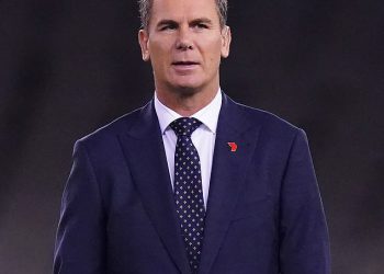 Unutar glamuroznog života Waynea Careyja u Europi, dok se zvijezda AFL -a brani zbog neugodnog virusnog videa o kojem svi u Melbourneu razgovaraju