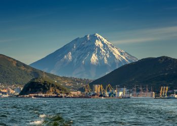 Upozorenje o Tsunamiju izdano nakon što su dva velika potresa pogodile obalu Rusije